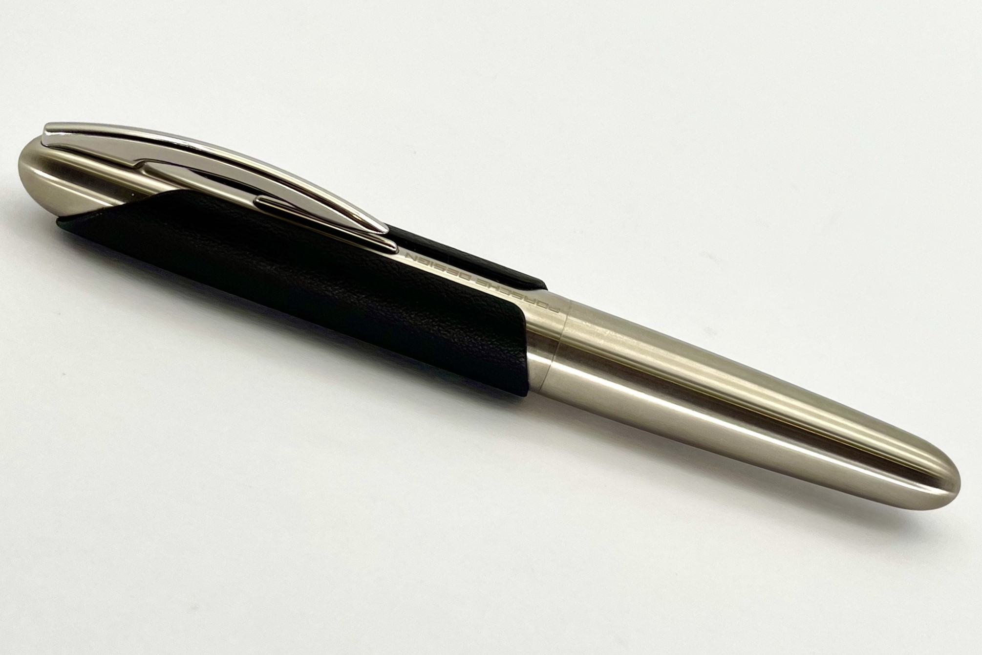 PorscheDesignP3150LeatherBlackFountainPen_H